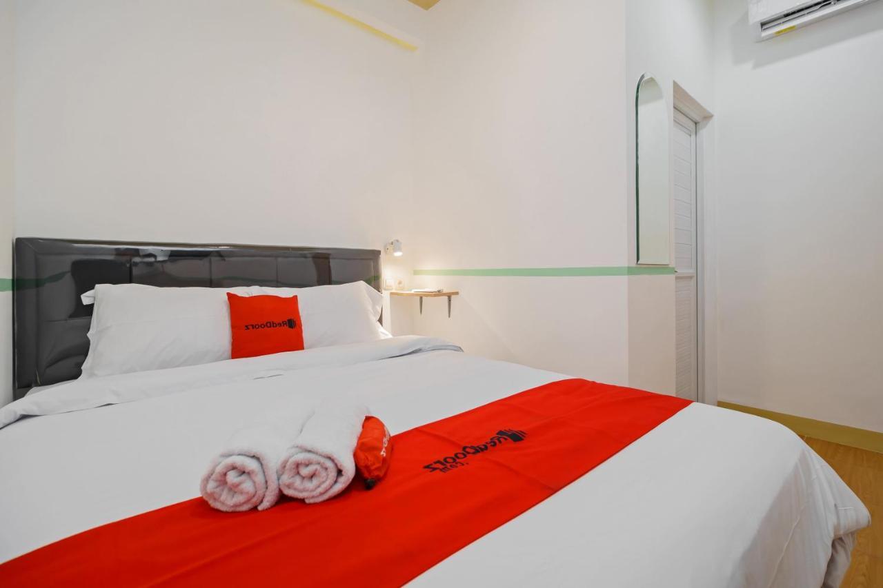 Hotel RedDoorz @ Taman Royal Tangerang Zewnętrze zdjęcie