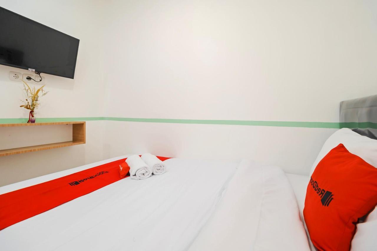 Hotel RedDoorz @ Taman Royal Tangerang Zewnętrze zdjęcie