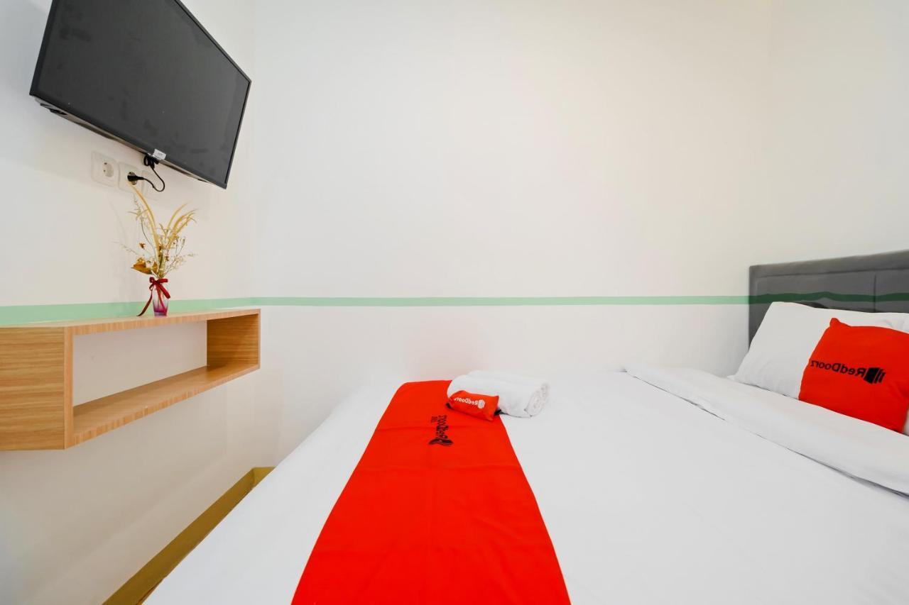 Hotel RedDoorz @ Taman Royal Tangerang Zewnętrze zdjęcie