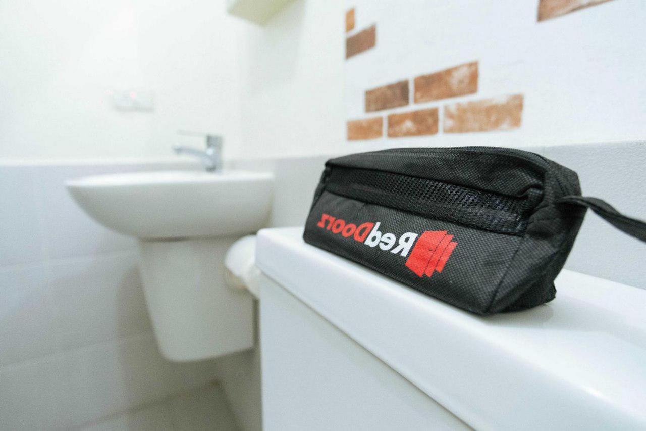 Hotel RedDoorz @ Taman Royal Tangerang Zewnętrze zdjęcie